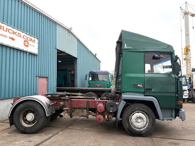 Renault R385 Major (2 CULASSE / LAMES / GRAND PONT / 2 CILINDER HEADS / STEEL SUSPENSION / REDUCTION AXLE) - Tractor: foto 4 Renault R385 Major (2 CULASSE / LAMES / GRAND PONT / 2 CILINDER HEADS / STEEL SUSPENSION / REDUCTION AXLE) - Tractor: foto 4