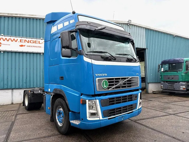 Volvo FH 400 GLOBETROTTER (VIN: 7B446149 / I-SHIFT / ADR-VLG / AIRCONDITIONING / COMPLETE SPOILERSET ON CABIN) - Tractor: foto 2 Volvo FH 400 GLOBETROTTER (VIN: 7B446149 / I-SHIFT / ADR-VLG / AIRCONDITIONING / COMPLETE SPOILERSET ON CABIN) - Tractor: foto 2