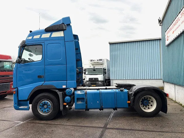 Volvo FH 400 GLOBETROTTER (VIN: 7B446149 / I-SHIFT / ADR-VLG / AIRCONDITIONING / COMPLETE SPOILERSET ON CABIN) - Tractor: foto 5 Volvo FH 400 GLOBETROTTER (VIN: 7B446149 / I-SHIFT / ADR-VLG / AIRCONDITIONING / COMPLETE SPOILERSET ON CABIN) - Tractor: foto 5