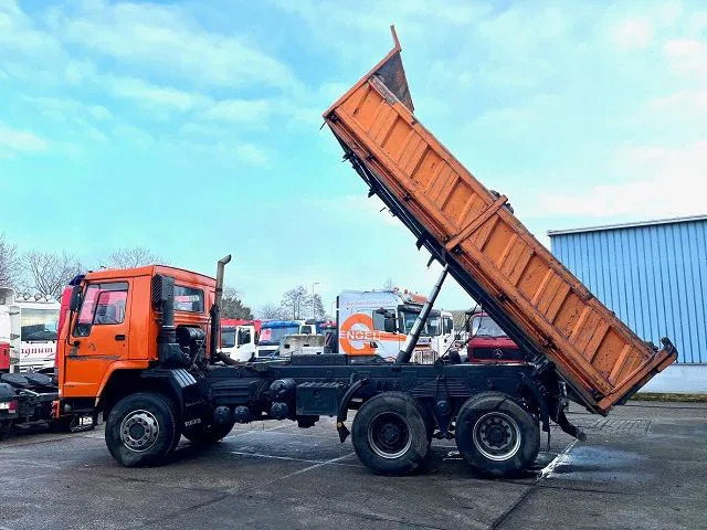 Volvo FL 12.380 6x6 FULL STEEL SUSPENSION MEILLER KIPPER (EURO 2 / MANUAL GEARBOX / REDUCTION AXLES / FULL STEEL SUSPENSION) - Caminhão basculante: foto 5 Volvo FL 12.380 6x6 FULL STEEL SUSPENSION MEILLER KIPPER (EURO 2 / MANUAL GEARBOX / REDUCTION AXLES / FULL STEEL SUSPENSION) - Caminhão basculante: foto 5