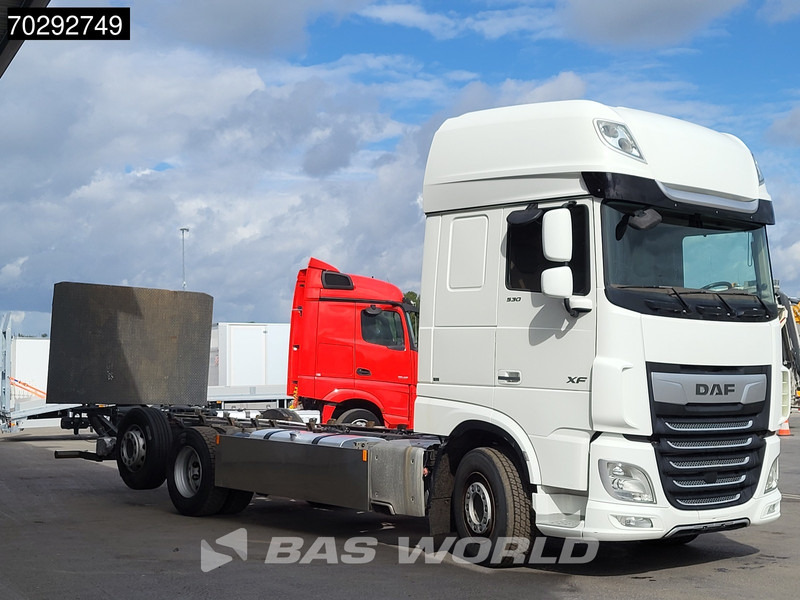 DAF XF 530 XF 6X2 2000kg Ladebordwand Lift+Steering-Axle Navi ACC Euro 6 - Caminhão chassi: foto 3 DAF XF 530 XF 6X2 2000kg Ladebordwand Lift+Steering-Axle Navi ACC Euro 6 - Caminhão chassi: foto 3