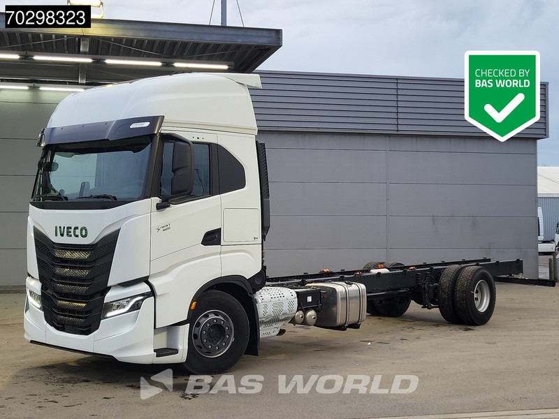 Iveco S-Way 420 4X2 NEW! Chassis, Automatic Standklima 2xTanks Euro 6 - Caminhão chassi: foto 1 Iveco S-Way 420 4X2 NEW! Chassis, Automatic Standklima 2xTanks Euro 6 - Caminhão chassi: foto 1