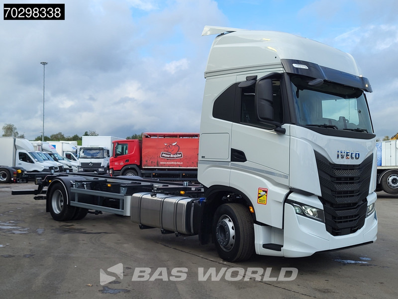 Iveco S-Way 460 4X2 NEW !! BDF Automatic Full air ACC Led Euro 6 - Caminhão transportador de contêineres/ Caixa móvel: foto 3 Iveco S-Way 460 4X2 NEW !! BDF Automatic Full air ACC Led Euro 6 - Caminhão transportador de contêineres/ Caixa móvel: foto 3