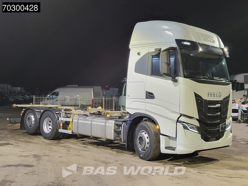 Iveco S-Way 510 6X2 Retarder Full Air Lift Axle BDF Euro 6 - Caminhão transportador de contêineres/ Caixa móvel: foto 3 Iveco S-Way 510 6X2 Retarder Full Air Lift Axle BDF Euro 6 - Caminhão transportador de contêineres/ Caixa móvel: foto 3
