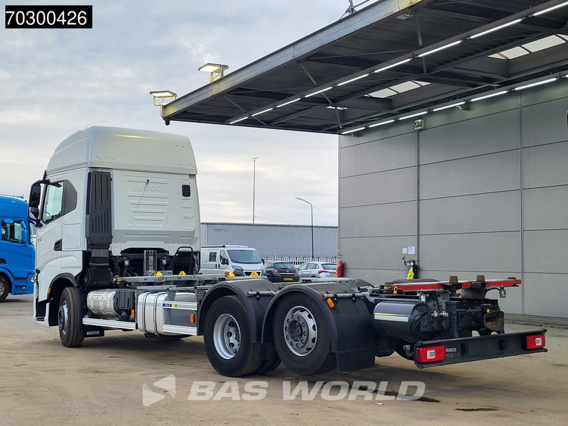 Iveco S-Way 510 6X2 Retarder Full Air Lift Axle BDF Euro 6 - Caminhão transportador de contêineres/ Caixa móvel: foto 2 Iveco S-Way 510 6X2 Retarder Full Air Lift Axle BDF Euro 6 - Caminhão transportador de contêineres/ Caixa móvel: foto 2