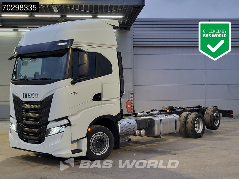 Iveco S-Way 530 6X2 NEW chassis! Retarder Standairco Lift+Steering-Axle Automatic LED ACC Euro 6 - Caminhão chassi: foto 1 Iveco S-Way 530 6X2 NEW chassis! Retarder Standairco Lift+Steering-Axle Automatic LED ACC Euro 6 - Caminhão chassi: foto 1
