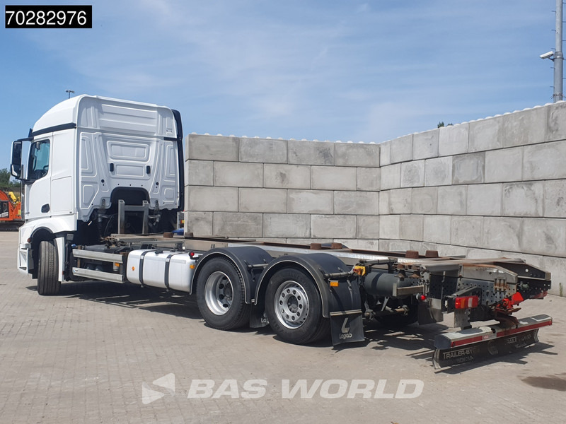 Mercedes-Benz Actros 2548 Actros 6X2 ACC Xenon Liftachse Euro 6 - Caminhão transportador de contêineres/ Caixa móvel: foto 2 Mercedes-Benz Actros 2548 Actros 6X2 ACC Xenon Liftachse Euro 6 - Caminhão transportador de contêineres/ Caixa móvel: foto 2