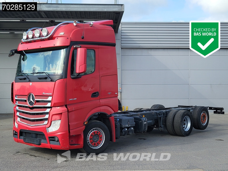 Mercedes-Benz Actros 2548 Actros 6X2 BigSpace Retarder PTO Liftachse Xenon ACC Navi Euro 6 - Caminhão chassi: foto 1 Mercedes-Benz Actros 2548 Actros 6X2 BigSpace Retarder PTO Liftachse Xenon ACC Navi Euro 6 - Caminhão chassi: foto 1