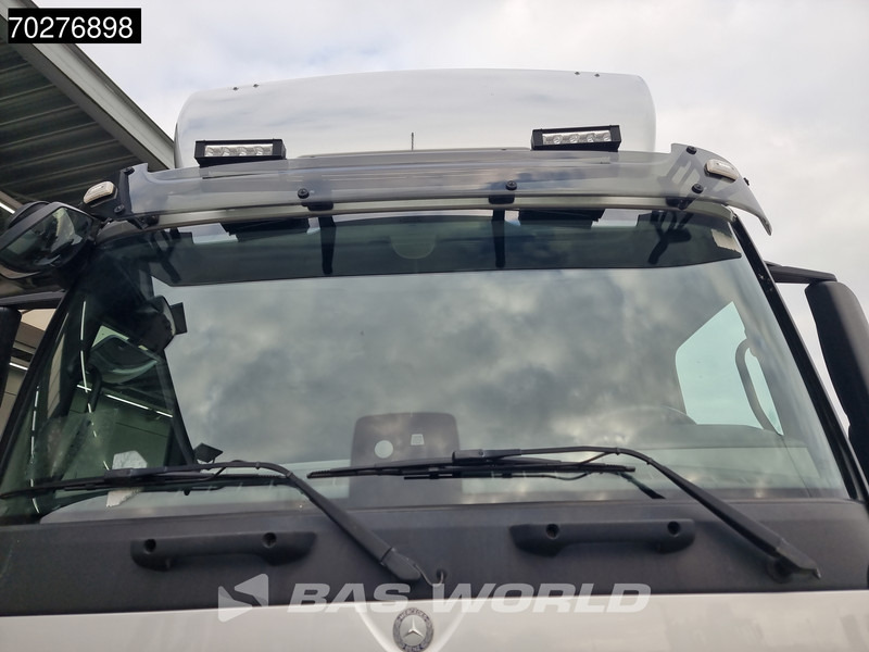 Fotografia de interior 1: Caminhão frigorífico Mercedes-Benz Antos 2746 6X2 Carrier Supra 1250 Silent Mt ladebordwand Lift+Lenkachse Euro 6