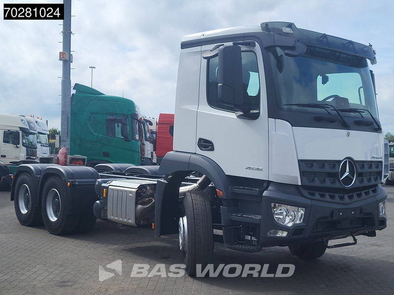 Mercedes-Benz Arocs 2636 6X4 NEW chassis Flywheel PTO Big-Axle Automatic Steelsuspension Euro 6 - Caminhão chassi: foto 3 Mercedes-Benz Arocs 2636 6X4 NEW chassis Flywheel PTO Big-Axle Automatic Steelsuspension Euro 6 - Caminhão chassi: foto 3