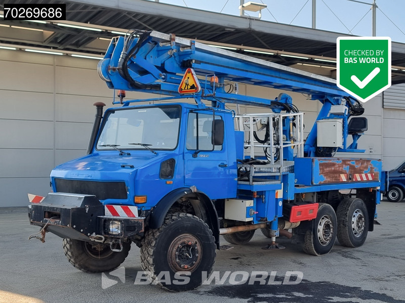 Mercedes-Benz Unimog 6X6 Unimog Engin EGI TP 226 hubarbeitsbühne Manual Euro 2 - Caminhão grua: foto 1 Mercedes-Benz Unimog 6X6 Unimog Engin EGI TP 226 hubarbeitsbühne Manual Euro 2 - Caminhão grua: foto 1