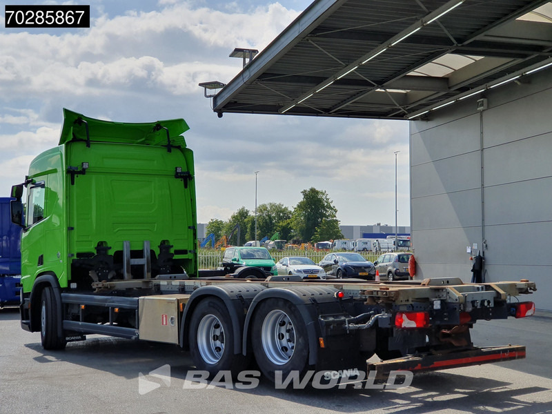 Scania R520 R 6X2 BDF Retarder Lift-axle Automatic LED ACC Euro 6 - Caminhão transportador de contêineres/ Caixa móvel: foto 2 Scania R520 R 6X2 BDF Retarder Lift-axle Automatic LED ACC Euro 6 - Caminhão transportador de contêineres/ Caixa móvel: foto 2
