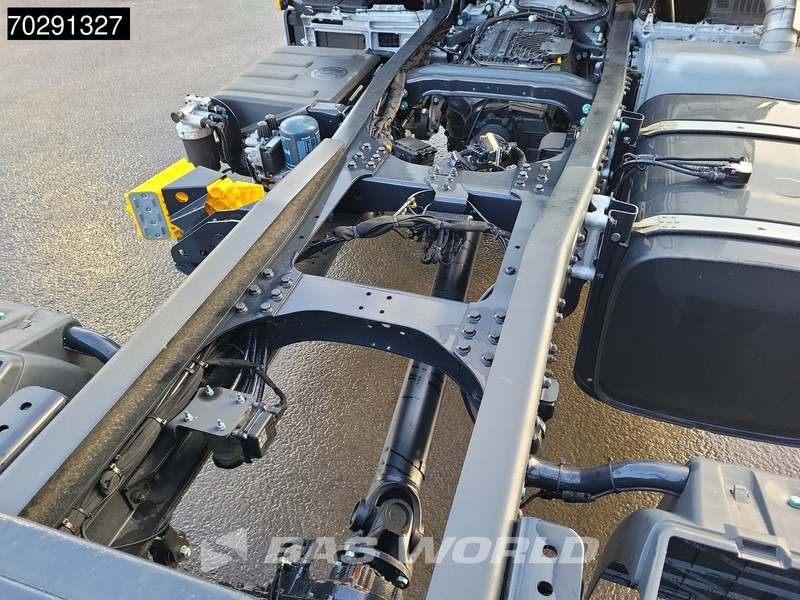 Tractor nuevo MAN TGS 33.400 6X4 NEW! Full-Steel Big-Axle Drumbrakes LED Euro 2: foto 8 Tractor nuevo MAN TGS 33.400 6X4 NEW! Full-Steel Big-Axle Drumbrakes LED Euro 2: foto 8