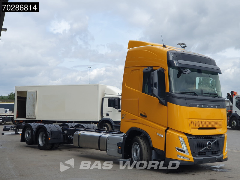 Volvo FH 460 6X2 NEW chassis! Full air Suspension Lift-Axle Navi ACC LED Euro 6 - Caminhão chassi: foto 3 Volvo FH 460 6X2 NEW chassis! Full air Suspension Lift-Axle Navi ACC LED Euro 6 - Caminhão chassi: foto 3