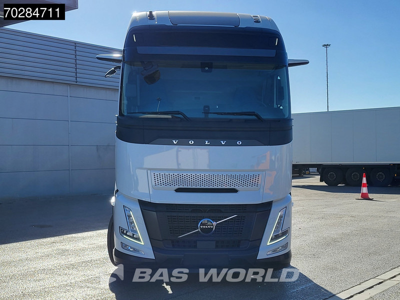 Volvo FH 62 R AERO 6X2 NEW Horsetruck chassis Lift+Lenkachse Dynamic Steering Mirror cam Euro 6 - Caminhão chassi: foto 5 Volvo FH 62 R AERO 6X2 NEW Horsetruck chassis Lift+Lenkachse Dynamic Steering Mirror cam Euro 6 - Caminhão chassi: foto 5