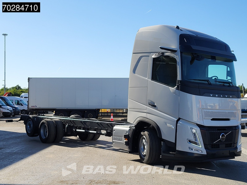 Volvo FH 62 R AERO 6X2 NEW Horsetruck chassis Lift+Lenkachse Dynamic Steering Mirror cam Euro 6 - Caminhão chassi: foto 3 Volvo FH 62 R AERO 6X2 NEW Horsetruck chassis Lift+Lenkachse Dynamic Steering Mirror cam Euro 6 - Caminhão chassi: foto 3