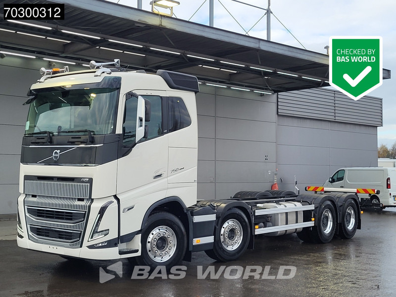 Volvo FH16 750 FH16 8X4 NEW 8x4 chassis! Air suspension Big-Axle Automatic VEB+ Euro 6 - Caminhão chassi: foto 1 Volvo FH16 750 FH16 8X4 NEW 8x4 chassis! Air suspension Big-Axle Automatic VEB+ Euro 6 - Caminhão chassi: foto 1