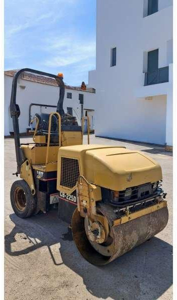 Caterpillar CB225D - Rolo combinado: foto 1 Caterpillar CB225D - Rolo combinado: foto 1