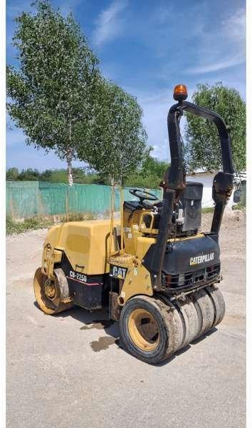 Caterpillar CB225D - Rolo combinado: foto 3 Caterpillar CB225D - Rolo combinado: foto 3