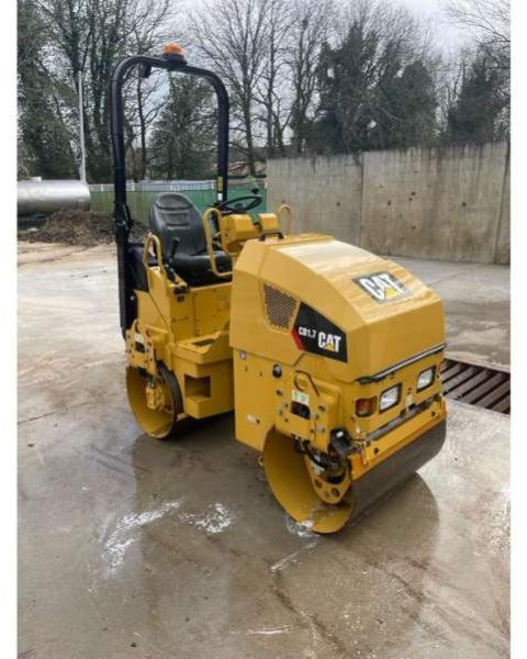 Caterpillar Compacteur Tandem / Double Billes CB1.7 - Compactador de asfalto: foto 2 Caterpillar Compacteur Tandem / Double Billes CB1.7 - Compactador de asfalto: foto 2