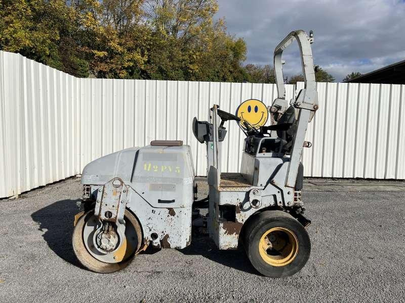 Caterpillar Compacteur Tandem / Double Billes CB225E - Compactador de asfalto: foto 3 Caterpillar Compacteur Tandem / Double Billes CB225E - Compactador de asfalto: foto 3