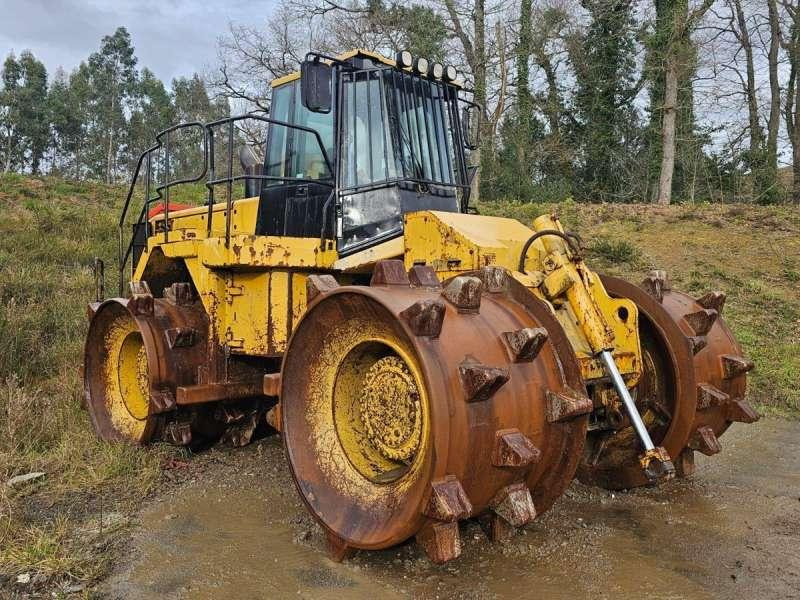 Caterpillar Compacteur à Déchet / Pieds de Mouton 826GII - Compactador: foto 1 Caterpillar Compacteur à Déchet / Pieds de Mouton 826GII - Compactador: foto 1