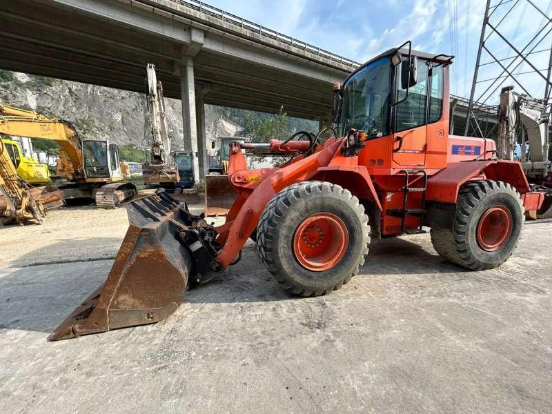 Hitachi W130A - Carregadeira de rodas: foto 5 Hitachi W130A - Carregadeira de rodas: foto 5