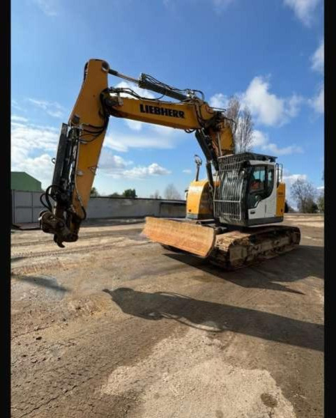 Liebherr R926 COMPACT - Escavadora de rastos: foto 1 Liebherr R926 COMPACT - Escavadora de rastos: foto 1