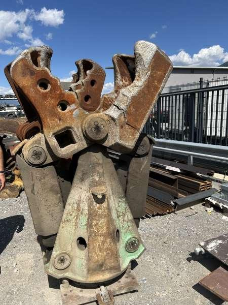 MONTABERT Lot 2 Croc Béton - Tesoura de demolição: foto 1 MONTABERT Lot 2 Croc Béton - Tesoura de demolição: foto 1