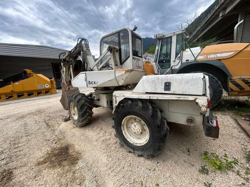 Escavadeira de rodas Mecalac 8CXI: foto 15 Escavadeira de rodas Mecalac 8CXI: foto 15