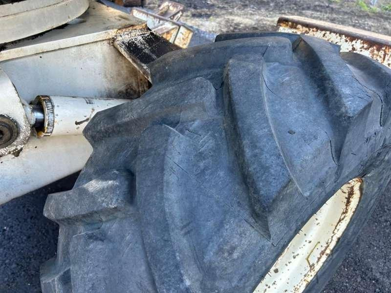 Escavadeira de rodas Mecalac 8CXI: foto 36 Escavadeira de rodas Mecalac 8CXI: foto 36