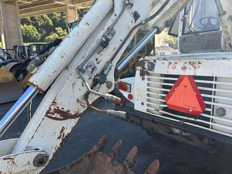 Escavadeira de rodas Mecalac 8CXI: foto 44 Escavadeira de rodas Mecalac 8CXI: foto 44