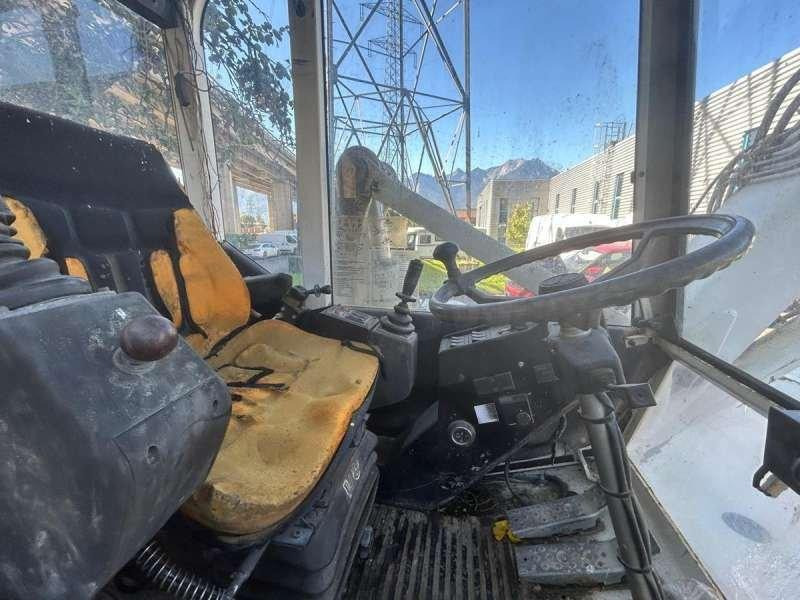 Escavadeira de rodas Mecalac 8CXI: foto 35 Escavadeira de rodas Mecalac 8CXI: foto 35