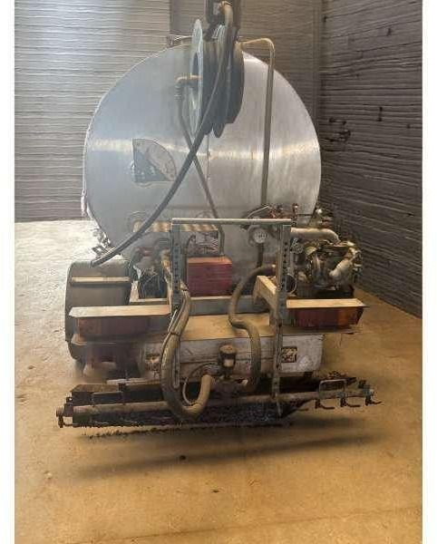 Mercedes 410 A EMULSION + TREMI GRAVILLON - Distribuidor de asfalto: foto 3 Mercedes 410 A EMULSION + TREMI GRAVILLON - Distribuidor de asfalto: foto 3