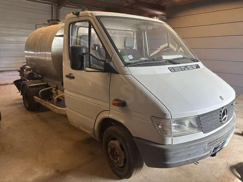 Mercedes Bouille 410 A EMULSION + TREMI GRAVILLON - Distribuidor de asfalto: foto 1 Mercedes Bouille 410 A EMULSION + TREMI GRAVILLON - Distribuidor de asfalto: foto 1