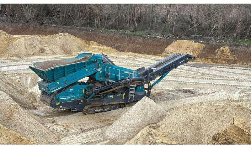 Powerscreen WARRIOR 1400X - Peneira vibratória: foto 1 Powerscreen WARRIOR 1400X - Peneira vibratória: foto 1