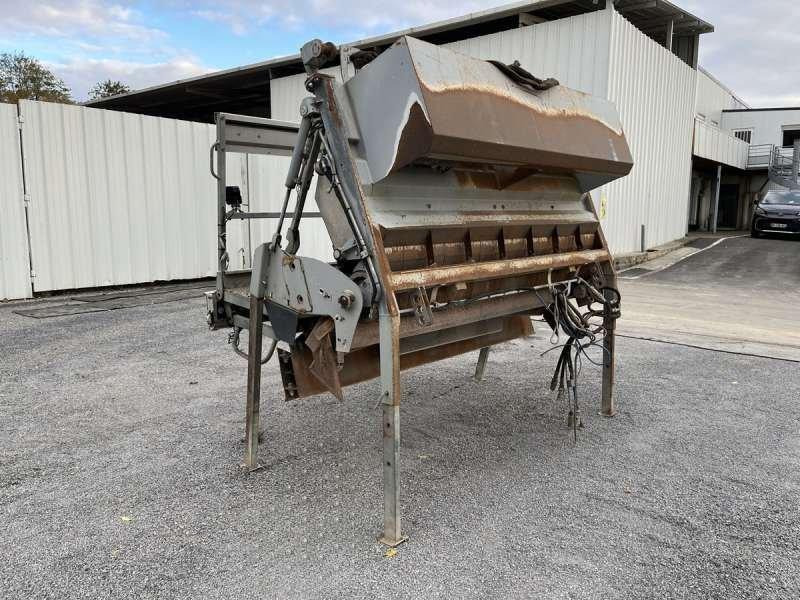 Secmair Gravillonneur VEYMONT - Máquina de asfalto: foto 2 Secmair Gravillonneur VEYMONT - Máquina de asfalto: foto 2