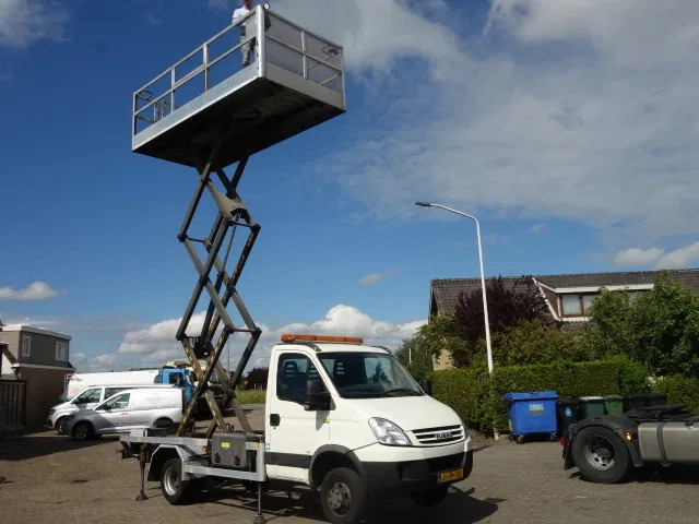 Iveco 40C12 SKY WORKER - Plataforma de Tijera/ Plataforma de tesoura: foto 1 Iveco 40C12 SKY WORKER - Plataforma de Tijera/ Plataforma de tesoura: foto 1