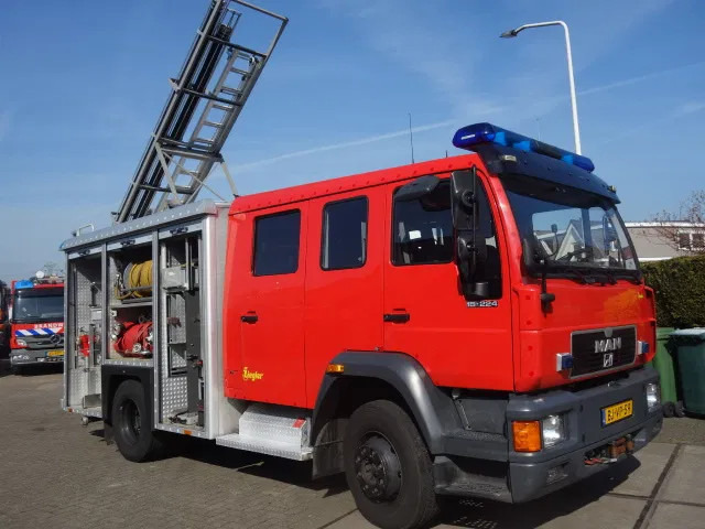 MAN 15 224-with winch 2500liter tank manual gearbox ,ziegler pomp - Carro de bombeiro: foto 1 MAN 15 224-with winch 2500liter tank manual gearbox ,ziegler pomp - Carro de bombeiro: foto 1