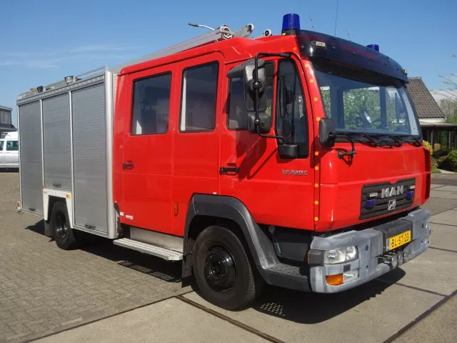 MAN LE 220C GODIVA POMP 2000 LITER TANK,MANUAL GEARBOX - Carro de bombeiro: foto 1 MAN LE 220C GODIVA POMP 2000 LITER TANK,MANUAL GEARBOX - Carro de bombeiro: foto 1