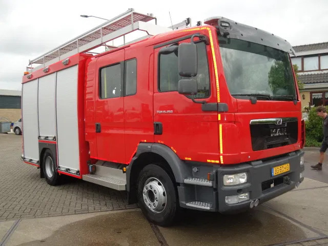 MAN TGM 15.250 FIRE TRUCK,2000 LITER TANK, FOAM TANK, AIRCO - Carro de bombeiro: foto 1 MAN TGM 15.250 FIRE TRUCK,2000 LITER TANK, FOAM TANK, AIRCO - Carro de bombeiro: foto 1