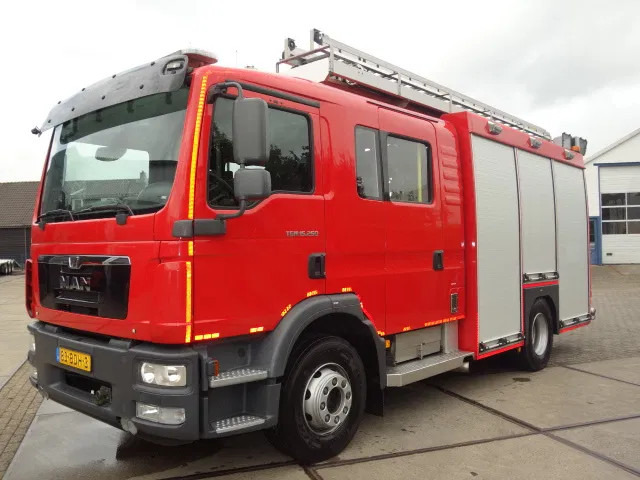 MAN TGM 15.250 FIRE TRUCK,2000 LITER TANK, FOAM TANK, AIRCO - Carro de bombeiro: foto 2 MAN TGM 15.250 FIRE TRUCK,2000 LITER TANK, FOAM TANK, AIRCO - Carro de bombeiro: foto 2