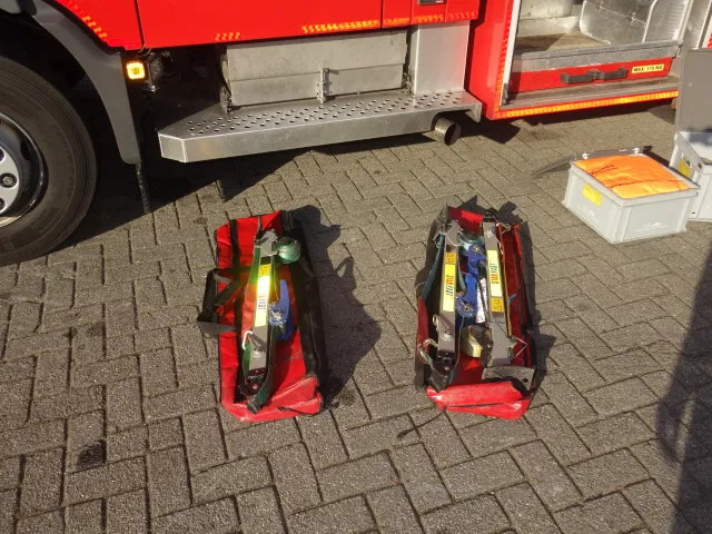 MAN TGM 15.250 FIRE TRUCK,2000 LITER TANK, FOAM TANK, AIRCO,WITH EQUIPMENT - Carro de bombeiro: foto 3 MAN TGM 15.250 FIRE TRUCK,2000 LITER TANK, FOAM TANK, AIRCO,WITH EQUIPMENT - Carro de bombeiro: foto 3