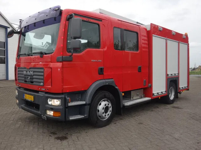 MAN TGM 15.290 15-280 BOMBEROS FIRE TRUCK, 3000 LITER PER MIN - Carro de bombeiro: foto 2 MAN TGM 15.290 15-280 BOMBEROS FIRE TRUCK, 3000 LITER PER MIN - Carro de bombeiro: foto 2