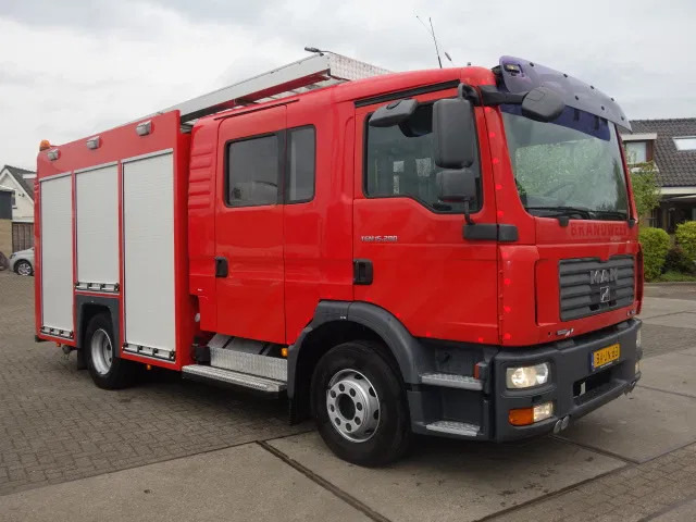 MAN TGM 15.290 15-280 BOMBEROS FIRE TRUCK, 3000 LITER PER MIN - Carro de bombeiro: foto 1 MAN TGM 15.290 15-280 BOMBEROS FIRE TRUCK, 3000 LITER PER MIN - Carro de bombeiro: foto 1