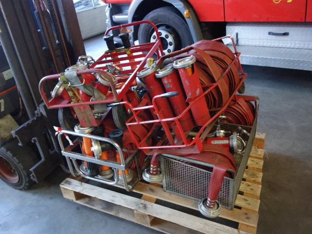 Mercedes-Benz 80euro fire hose - Carro de bombeiro: foto 5 Mercedes-Benz 80euro fire hose - Carro de bombeiro: foto 5