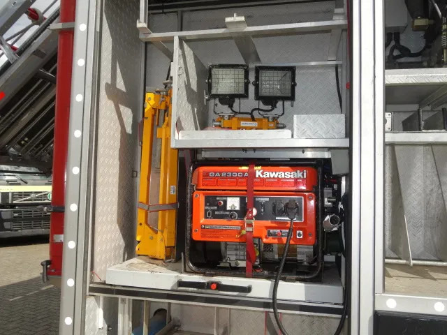 Mercedes-Benz Actros 1831 4X4 ZIEGLER BOMBEROS POMP,2500 L TANK - Carro de bombeiro: foto 5 Mercedes-Benz Actros 1831 4X4 ZIEGLER BOMBEROS POMP,2500 L TANK - Carro de bombeiro: foto 5