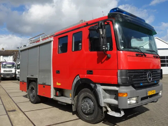 Mercedes-Benz Actros 1831 4X4 ZIEGLER BOMBEROS POMP,2500 L TANK - Carro de bombeiro: foto 2 Mercedes-Benz Actros 1831 4X4 ZIEGLER BOMBEROS POMP,2500 L TANK - Carro de bombeiro: foto 2