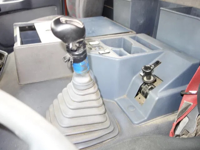 Caminhão chassi Mercedes-Benz Actros 3235 8x4 steelsprings,manual gearbox: foto 9 Caminhão chassi Mercedes-Benz Actros 3235 8x4 steelsprings,manual gearbox: foto 9