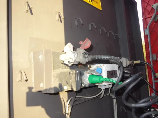 Pacton 3asser drum brakes - Semi-reboque plataforma/ Caixa aberta: foto 4 Pacton 3asser drum brakes - Semi-reboque plataforma/ Caixa aberta: foto 4